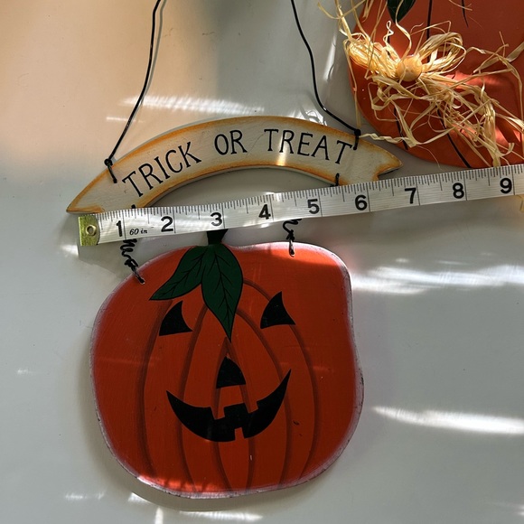 5 PIECE FALL / HALLOWEEN LOT LEAVES & PUMPKIN WOOD DECOR & SCARECROW, DRACULA - Picture 4 of 12